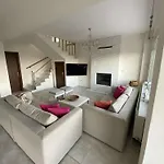 Sunny Homes Livithra Apartmán